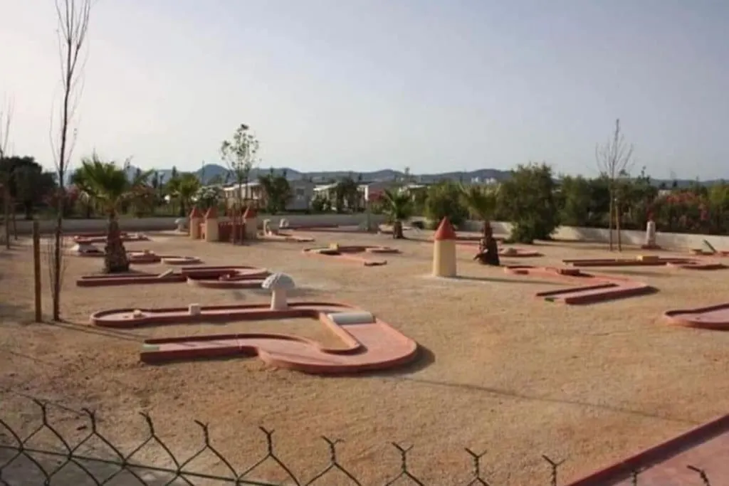 Ideal Pour Visiter Les Iles D'Or Hyeres 0*,  France